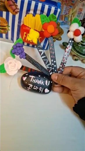 "Which one is your favourite?"Let me know in the comments😊#diy #bookmark #army