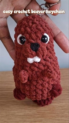 Easy Crochet Beaver Keychain 🦫 | Beginner Amigurumi Tutorial #crochet #diykeychain #amigurumi #diy