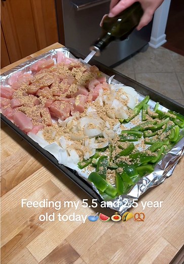 fajitas for dinner🥣🍉🍝🌮🥨 #wmkeiad #kideating #kidbreakfast #kidlunch #kiddinner