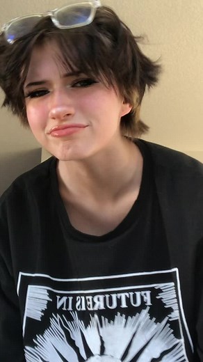 🖤frogalooo🖤 (@frogalooo)’s videos with