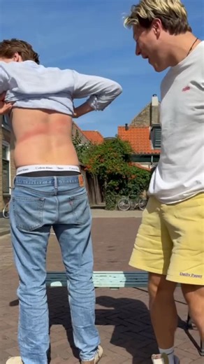 Gekke Cas | @thomas_vollebregt volgende keer op de bank zetten!? • • • • • #adt #bakkie #rietadt #fullsend #stevewilldoit #sendit #chug #chuglife... | Instagram