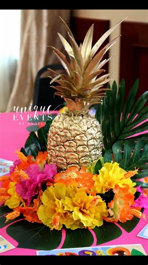 𝔸𝕃𝕆ℍ𝔸🌺 Luau Party DIY Centerpiece🍍#luauparty #diyproject #pineapple#hibiscusflower#centerpiece #tropicalvibe#aloha#kidsbirthdayideas