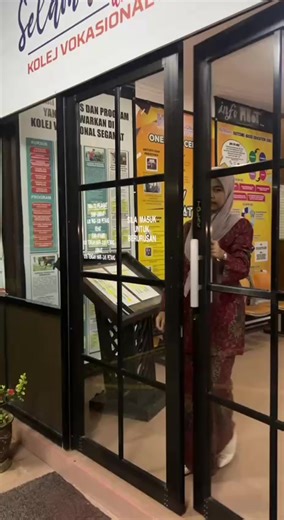 Marilah kita bersama-sama memberikan sokongan penuh kepada calon Majlis Perwakilan Pelajar (MPP) yang berwawasan, berani dan komited dalam membawa suara pelajar ke tahap yang lebih cemerlang. Undian anda adalah penentu masa depan kepimpinan kita. #MPPkvsegamat #fyp #KVSegamat #sokongmpp