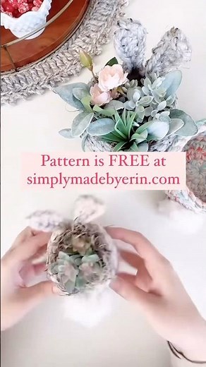 🐰 I love a good mini! Mini BUNNY baskets especially! #freecrochetpattern #crochetbasket
