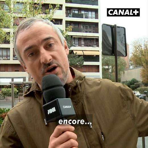 Sébastien Thoen se lance dans un micro-trottoir pour tester sa popularité. A votre avis ? Le Journal du Hard - Canal , disponible sur CANAL . | CANAL