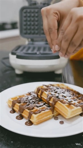 🍫 Crispy & Fluffy Chocolate Waffles 😍🧇 | Easy Homemade Recipe