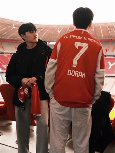 nhìn cái tướng con Sỏ nó ba gai thật chứ ,ra cái tướng đàn anh vcl luôn :)))) mà công nhận Bội nó xinh trai điên. Ảnh này Lan và Bội tại svd Munich nhen#peyz #doran