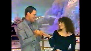 Cette semaine, en 1989 (déjà 35 ans !) Philippe Lafontaine prenait la première place du Top 50 pour deux semaines avec son tube "Coeur de Loup" ! 🎶❤️🐺 Le voici en duo avec la jeune Elsa, à l'occasion de l'émission spéciale "Elsa sous la neige" diffusée en décembre 1989 sur FR3 ! 📺🥰 Vous aimez cette chanson ? 😍 Vous aviez acheté le 45 tours ? 💿🤩 | Enfants des 80's
