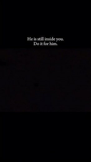 Dans un monde obsédé par l’accomplissement… Guider par les heures de travail… Déterminer par le nombre de biens matériels possédés… On en viens à oublier qui nous sommes réellement… Dans le fond, nous sommes tous des enfants de la Vie. Nous avons tous en nous cette part enfantine, qui rigole, joue, parle, pleure… sans se poser de question Cet enfant qui nous crie parfois d’arrêter ce que l’on fait pour aller marcher dans la forêt Cet enfant qui nous guide vers ce qui nous apporte de la joie et d