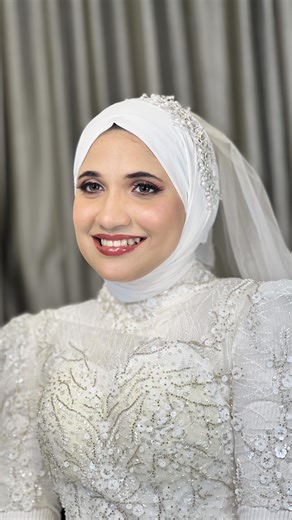 Makeup by fasna on Instagram: "Arabic makeup look 🤍🤍 Mua @pure_touch_makeover_ • • • • • #arabiclook #arabicmakeup #arabicmakeuplook #whiteweddinggown #muslimbride #turkishmakeup #hijabbride [arabic look ] [arabic makeup ] [muslim bride ] [kerala muslim bride ] [kerala makeup artist ] [trending audio] [ Turkish makeup ] [hijab bride ] [ bridal hijab tutorial ]"