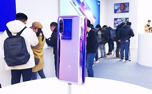 小米9现场体验：机身确实很薄/屏幕指纹速度提升