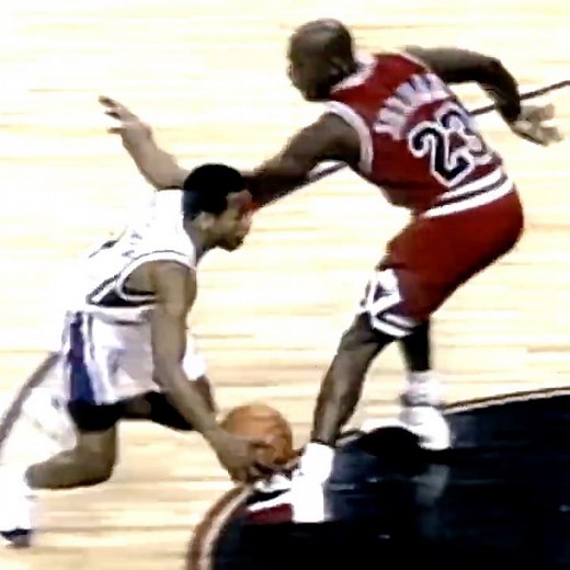 How Allen Iverson Reinvented The Crossover 🐐 #sports #basketball #nba #shorts