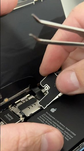 🔋 Changement batterie iPhone 13 mini #apple #smartphone #repair #iphone #iphone17pro