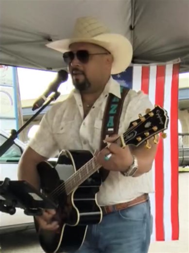 Debuted “Sounds Like The Radio” by Zach Top today at Patron Breakfast Diner 🤠🎶 That one’s a little throwback 90s-inspired country banger — fiddle, electric guitar, and all the good feels that make you want to turn it up and sing along. Music performed under license. All rights belong to the respective songwriters and publishers. Licensed use of official master recordings provided by TENCY MUSIC SAS through a professional subscription. #petegarzamusic #countrymusic #country #singersongwriter #c