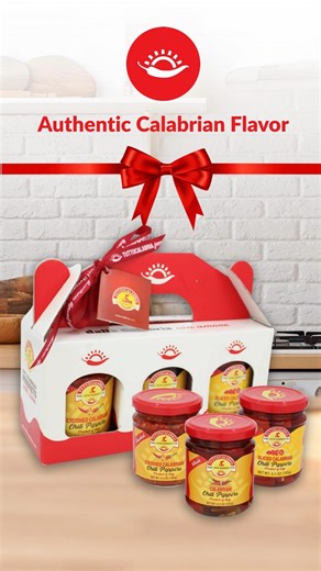 Turn up the heat, Calabrian style. 🌶️✨ Introducing the TuttoCalabria Calabrian Chili Pepper Gift Set — a perfect blend of flavor, tradition, and passion from the heart of Southern Italy. 🇮🇹 A spicy touch that transforms every dish into a celebration. 🎁 The perfect gift for true food lovers. 👉 Discover more — link in bio. #tuttocalabria #calabrianchili #italianflavors #spicygift #authentictaste #madeinitaly #gourmetgift #italianfood #wholesaleitalianfood | Wholesale Italian Food