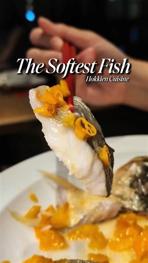 I can’t be the only one who didn’t know Hokkien cuisine is this delicious 😱 @banlan.sg is the Singapore outlet of a restaurant that’s listed on the MICHELIN Guide in China! They serve up some really yummy dishes like the Steamed Mindong Yellow Croaker with Yong’an Yellow Chili ($79) that was so aromatic while still being balanced, and the fish meat was extremely well cooked and just melts away! A few of my other favourites were the Fuzhou-style Crispy Drunken Pork Ribs (Small $29), that has an 