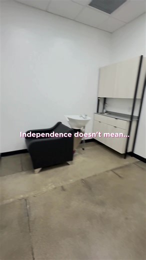 Independence doesn’t mean isolation. Build your own business. Set your own schedule. And still be surrounded by a community that gets it. ✨ Ready to join the community? DM us💕 #imagestudios #lexingtonky #salonsuites #lexingtongreen #lexingtonsalon