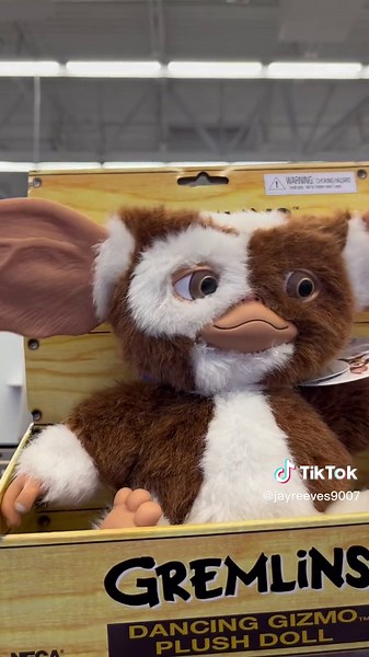 Gremlins: The Adorable Charm of Gizmo
