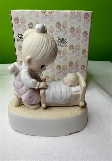 Vintage 1979 Precious Moments Figurine the Hand That Rocks the Future ~ Musical Figurine ~ Works!! - Etsy Canada