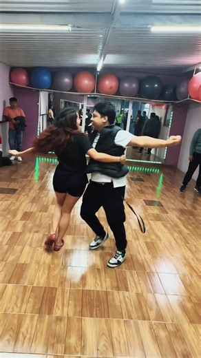 Cumbia Azteca: Aprende a Bailar en Pareja