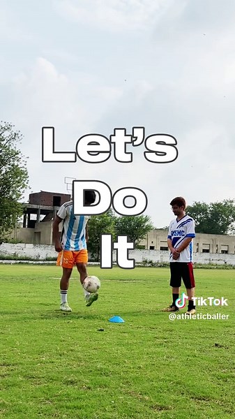 How to juggle the ball.Football skill.dribble tutorials Football video skill. How to juggle the ball.Ball control Messi video,neymar video,Ronaldo video #foryoupage #footballtiktok #footballedit #skills #footballvideo #football #footballplayer #footballer #messi #ronaldo #neymar
