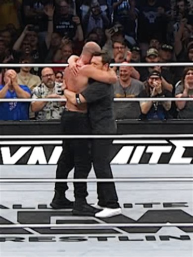 Jon Moxley and Orange Cassidy honored PAC in an incredible Continental Championship battle, before Bryan Danielson made an emotional return to embrace Moxley after the bell. 🖤