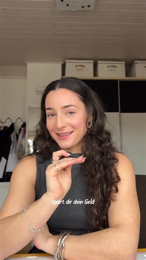 Anna 🤌🏽 ⠀ ⠀ ⠀ ⠀ ⠀ ⠀ ⠀ ⠀🇨🇭 track athlete • performance • hurdles on Instagram: "⠀ biz verspötet abeeer wart die cyber week ab… thrifte reglet🙂‍↕️ das jahr han ich secondhand plattforme für mich entdeckt und so vill neus gfunde sooo let that be your sign✨ welli sind dini lieblings thrifting spots? 🤭 ⠀ ⠀ ⠀ #cyberweek #schwizerdütsch #secondhandfashion"