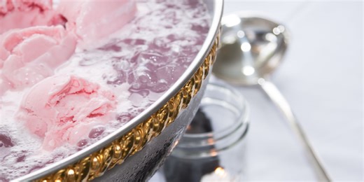 This Cult-Favorite ‘70s Beverage Is A Holiday Crowd-Pleaser