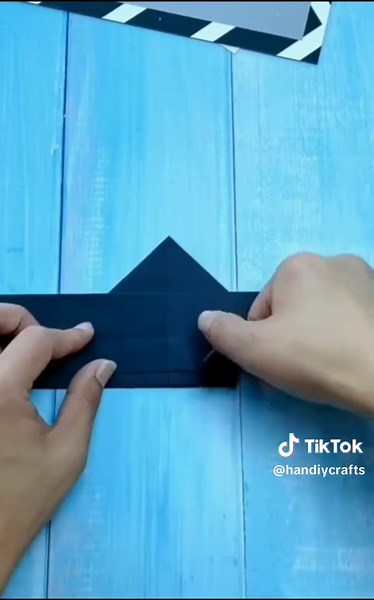 The process of crafting bats with plan paper. #bats #artandcraft #handmadecrafts #papercrafts