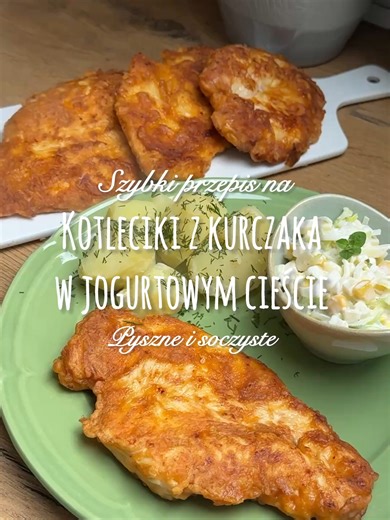 Kotleciki z kurczaka w jogurtowym cieście Niezwykle soczyste i mięciutkie, fajnie doprawione i przepyszne, szybkie do zrobienia. Dla mnie to taki kotlecik w pikantnym naleśniku... Rewelacja, smakują całej mojej rodzince, nawet tym wybrednym niejadkom. Polecam... spróbujcie... Składniki: 3 filety z kurczaka 2 żółtka i 1 całe jajko 3 łyżki jogurtu greckiego 3 łyżki oleju rzepakowego 2 żabki czosnku 5 łyżek mąki ziemniaczanej 1 łyżeczka słodkiej mielonej papryki pół łyżeczki ostrej (można pominąć j