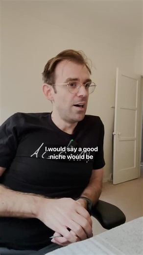 Jamie • Business of Freelance on Instagram: "A strong niche isn’t broad or clever. It’s specific. The tighter the focus, the easier it is for the right people to recognize themselves in your work and raise their hand without being sold. 💬 Comment PROGRAM to join The Freelancing Program, the largest community for freelancers building scalable, sustainable businesses. This clip is from one of our live group coaching calls."