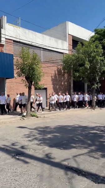 60 Pelados con barba invaden las calles de Córdoba. Algo se viene. #pelado #pelados #cordoba #ritual @Te Gusto Paris?