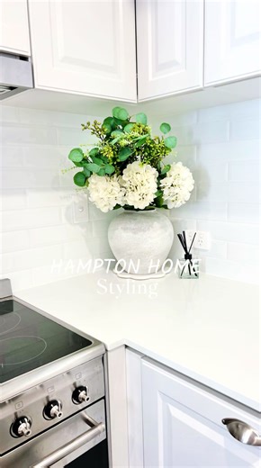 Styling my kitchen nook - Hampton style 🤍 🪻 Loving these white Hydrangea flowers 💐🤍 #hydrangea #flowers #styleinspo #kitchen #homestyling #hampton