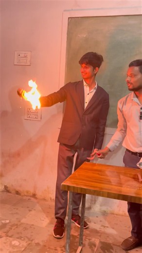 Shampoo + Fire?🤯The Science Behind ItSurface tension#science experiment#Saeedsir#viral# educational