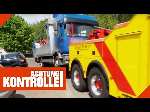 Tricky maneuver! Truck with trailer needs to be towed! | Attention: Checkpoint | Kabel Eins