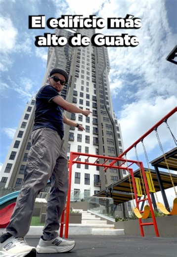 La onda es que conocí el edificio más alto de toda Guatemala. Conocí desde la recepción hasta la parte más alta de el edificio, que es una azotea con vistas tres 60 a la ciudad. En dicho edificio, hay apartamentos y otras amenidades. #comozea #visitguatemala #guateimpresionante #edificiosguatemala