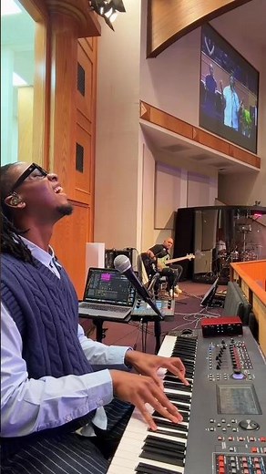 Here I am To Worship... these chords🎹🎹🔥🔥🔥 transcribed by ‪@damianchordz2739‬ on IG munashemusic