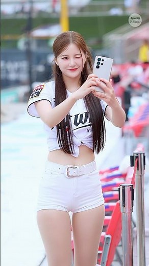 “팬들과 함께하는 순간✨” 김해리 치어리더의 사랑스러운 셀카 타임📸