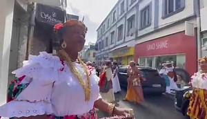 32K views · 1.6K reactions | [Patrimoine] Les Martiniquais paradent fièrement en tenue traditionnelle à Fort-de-France (montage K.Pierre-Charles) https://la1ere.francetvinfo.fr/martinique/les-martiniquais-paradent-fierement-en-tenue-traditionnelle-a-fort-de-france-1446278.html | Martinique la 1ère | Facebook