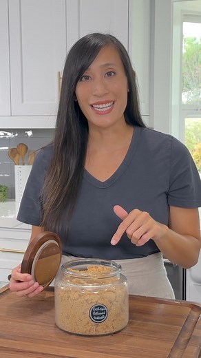 📣🔀 Don't let your brown sugar harden! Here's the best way to store it to keep it soft, moist, and ready to use whenever you need a touch of sweetness. 🌟💖 🌰💭 Brown sugar tends to harden due to its high moisture content. To prevent this, follow these simple steps: 1️⃣ Store it in an airtight container: Transfer your brown sugar to a resealable container or a glass jar with a tight-fitting lid. Make sure to remove any air before sealing it up. This will keep air and moisture out and maintain 