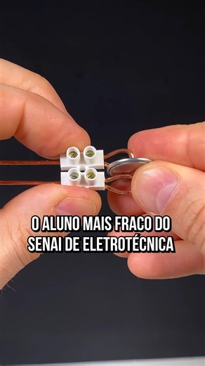 É assim que o aluno de Eletrotécnica mais fraco do SENAI ilumina até os cantinhos escuros. 💡 Criatividade conhecimento técnico = resultado na prática! Vem pro Futuro.Digital SENAI #SENAI #Eletrotécnica #Cursos | SENAI