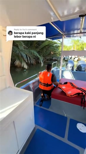 25K views · 483 reactions | Sesi memujuk pelanggan , nak balik ikot laut hehhe .. boleh tahan die kona leper bot die .. nasib x jatuh adda .. #khairolfiber #botfiberglass #memancing | Khairol Fiberglass Bot | Facebook
