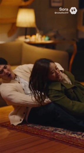 かっこよく助けたつもりが、かっこ悪い姿を晒すことになって…。 #金的 #ballbusting #급소차기 #sora2