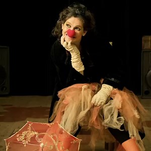 TROUVER SON CLOWN - FINANCEMENT AFDAS￼ Formation de clown d’après la méthode Jacques Lecoq. Connaître son clown est un atout majeur. Ce travail à la fois ludique et profond, vous conduira vers l’acceptation de votre auto-dérision et vous permettra de vous approcher au plus près de votre être intime dans la complexité de ses facettes. C’est un travail d’acteur, le plus intime qui soit. d’infos : 06 10 76 50 45 https://www.syngyformation.fr/pages-formations-artistiques/trouver-son-clown #clown #CL