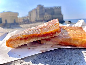 La storia della parigina: la pizza rustica napoletana nata “p’ ‘a riggina” di Borbone