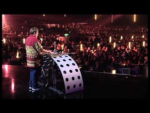 Dido wins British Female presented by Johnny Vegas | 2002