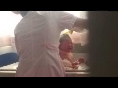 How to Wash Newborn Baby (Professional Way)