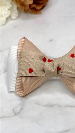 Beige & White Grosgrain Ribbon Bow Tutorial | Tiny Heart Detail