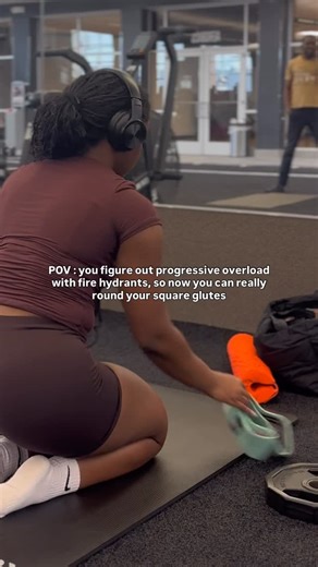 Amma - Glute Coach on Instagram: "Have y’all tried fire hydrants with a band/dumbbell? 🤔 — if you still don’t know your glute shape, comment “SHAPE” and I’ll dm you my free glute shape cheat sheet 🍑✨ - - - - - - - - - #glutegrowth #gluteworkout #gluteshape #squareglutes"