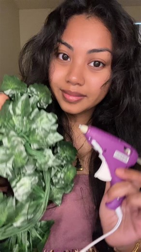 DIY Poison Ivy Bra top #diy #poisonivy #poisonivycosplay #tiktokhalloween #diycostume #diycosplay